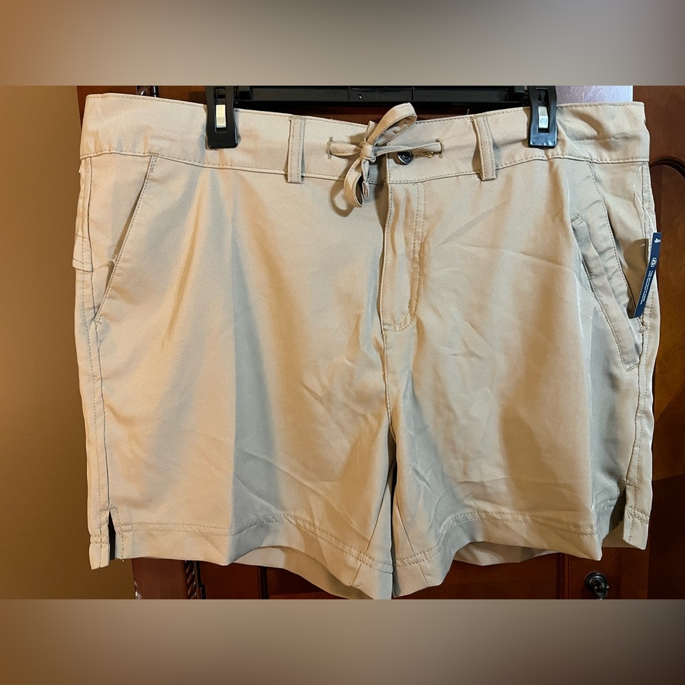 Magellan women’s shorts FALCON LAKE NWT size XL khaki